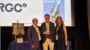 Agrado recibe el premio al aerosol más innovador del año por su bruma facial de la mano de AEDA